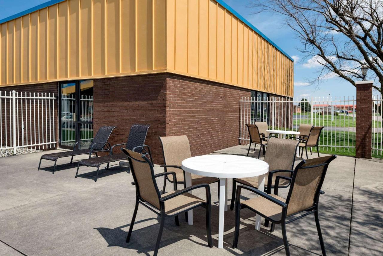 Baymont By Wyndham Muncie Near Ball State University Bagian luar foto