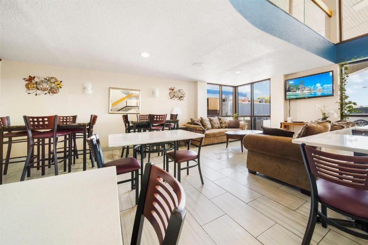 Baymont By Wyndham Muncie Near Ball State University Bagian luar foto