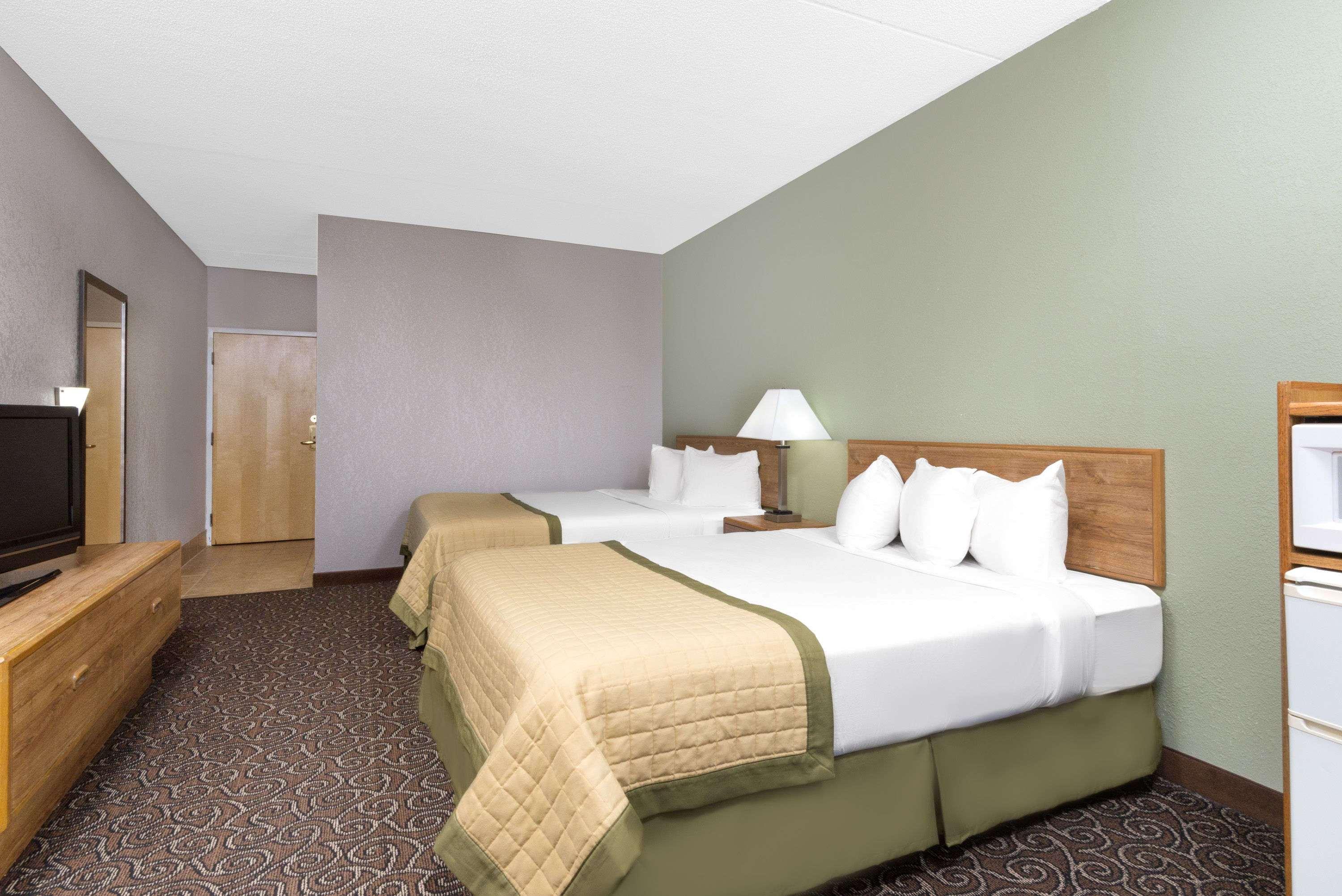 Baymont By Wyndham Muncie Near Ball State University Bagian luar foto