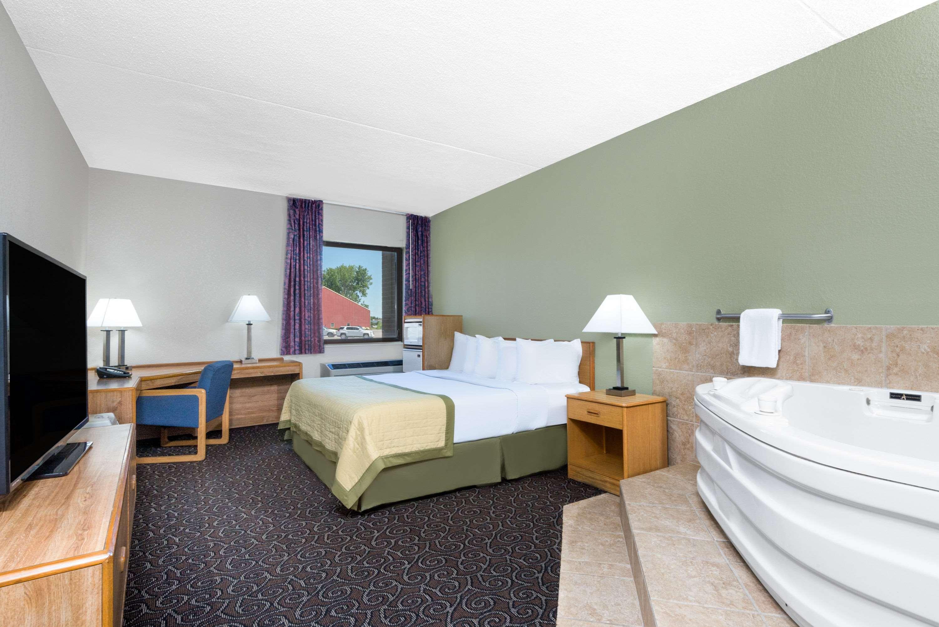 Baymont By Wyndham Muncie Near Ball State University Bagian luar foto