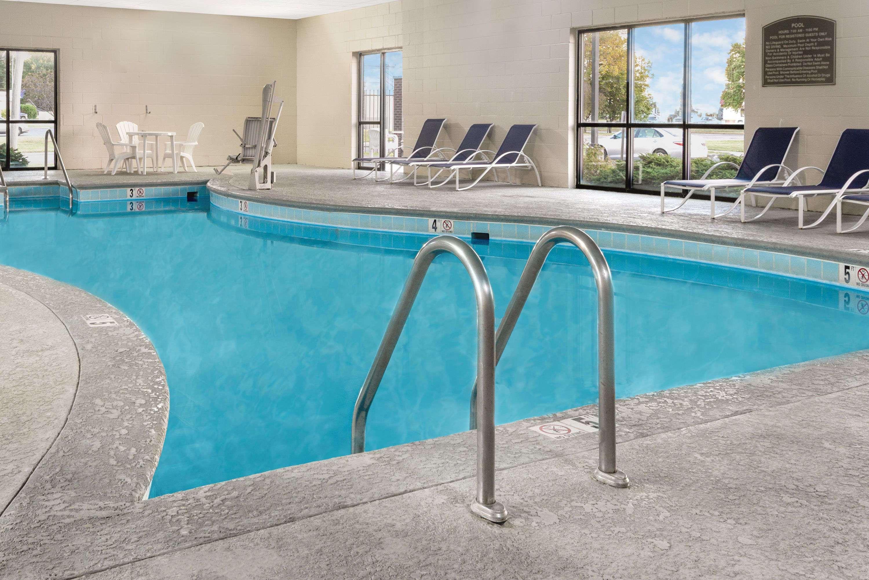 Baymont By Wyndham Muncie Near Ball State University Bagian luar foto