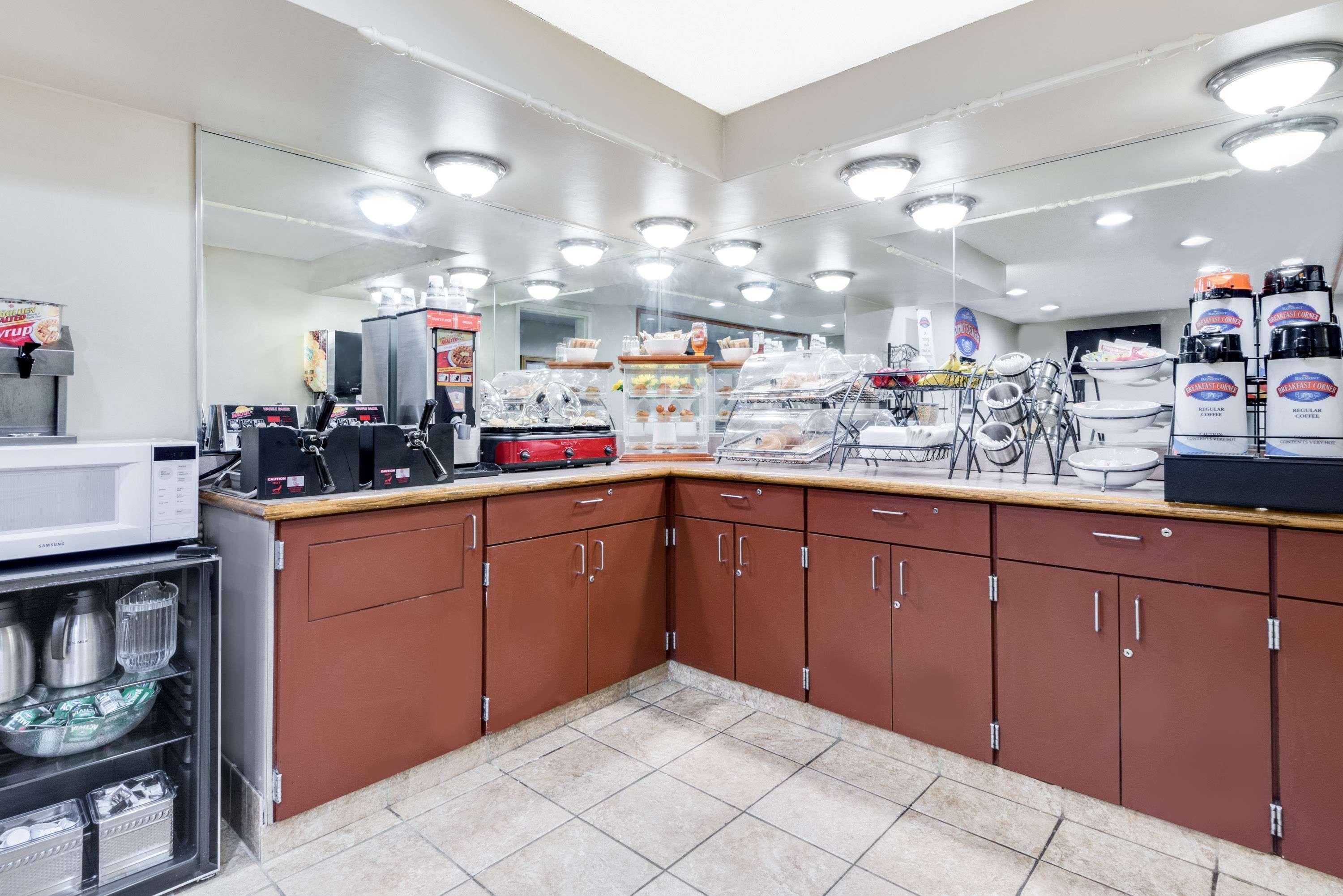 Baymont By Wyndham Muncie Near Ball State University Bagian luar foto
