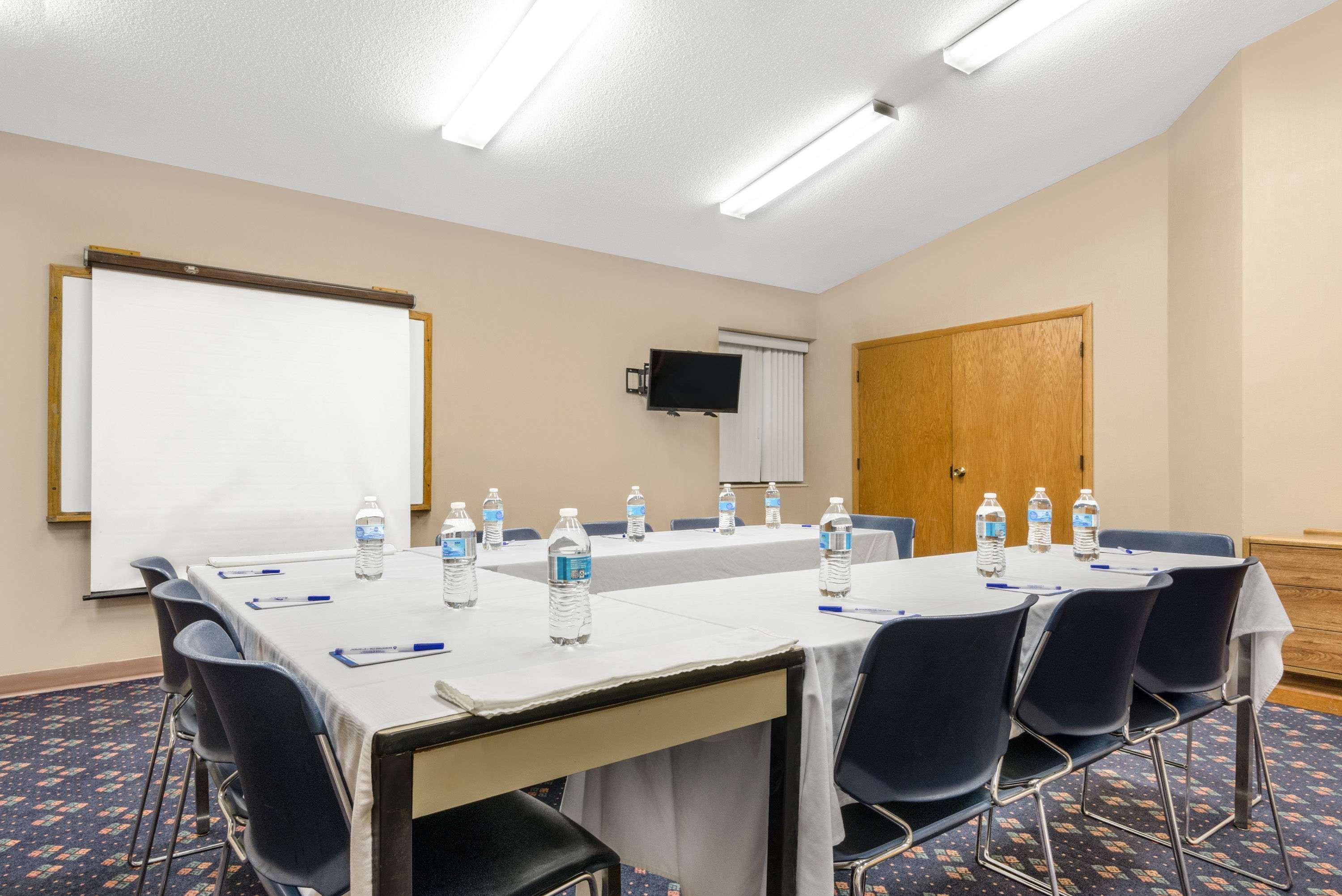 Baymont By Wyndham Muncie Near Ball State University Bagian luar foto