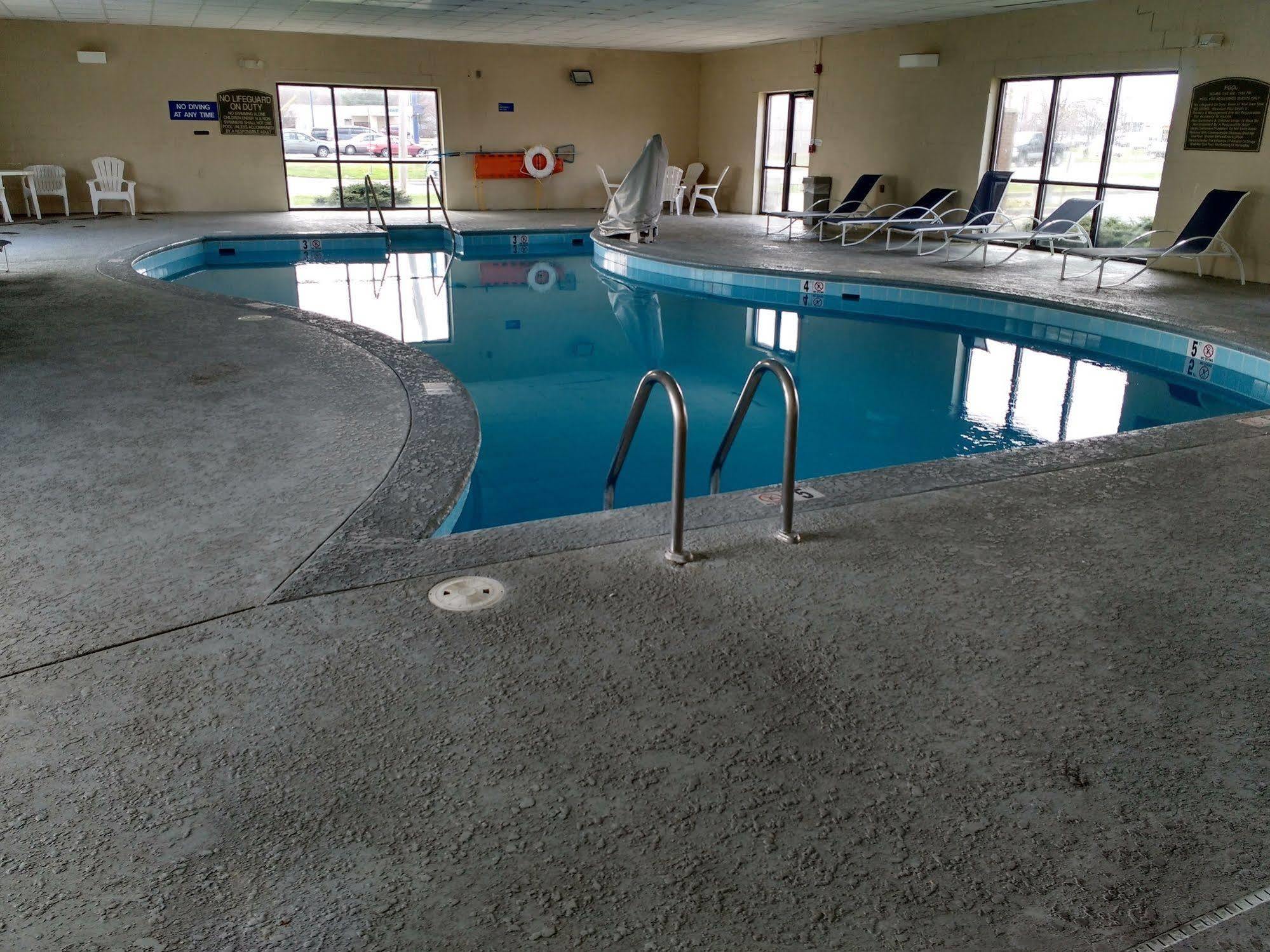 Baymont By Wyndham Muncie Near Ball State University Bagian luar foto