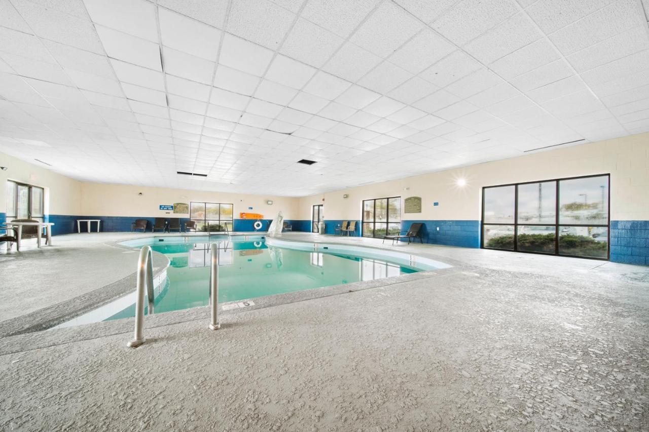 Baymont By Wyndham Muncie Near Ball State University Bagian luar foto
