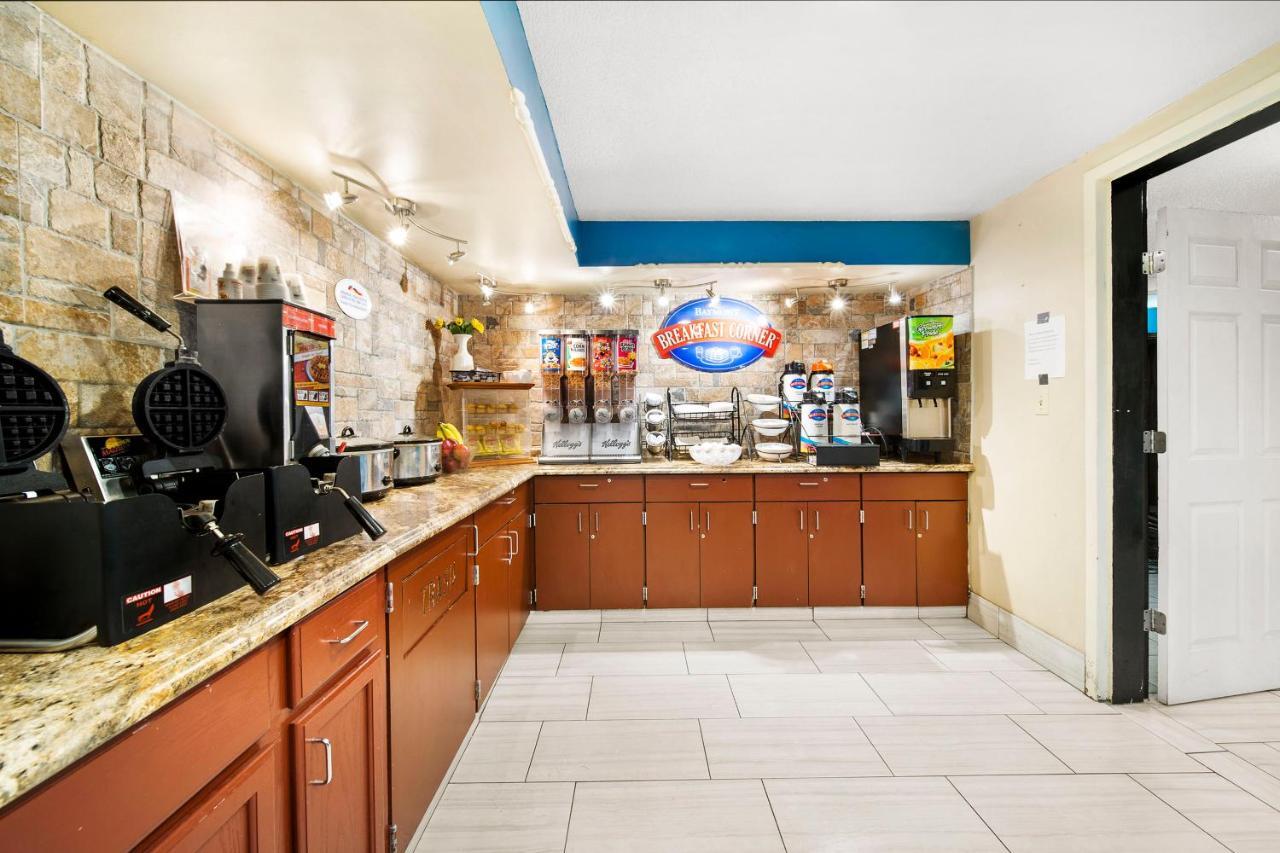 Baymont By Wyndham Muncie Near Ball State University Bagian luar foto